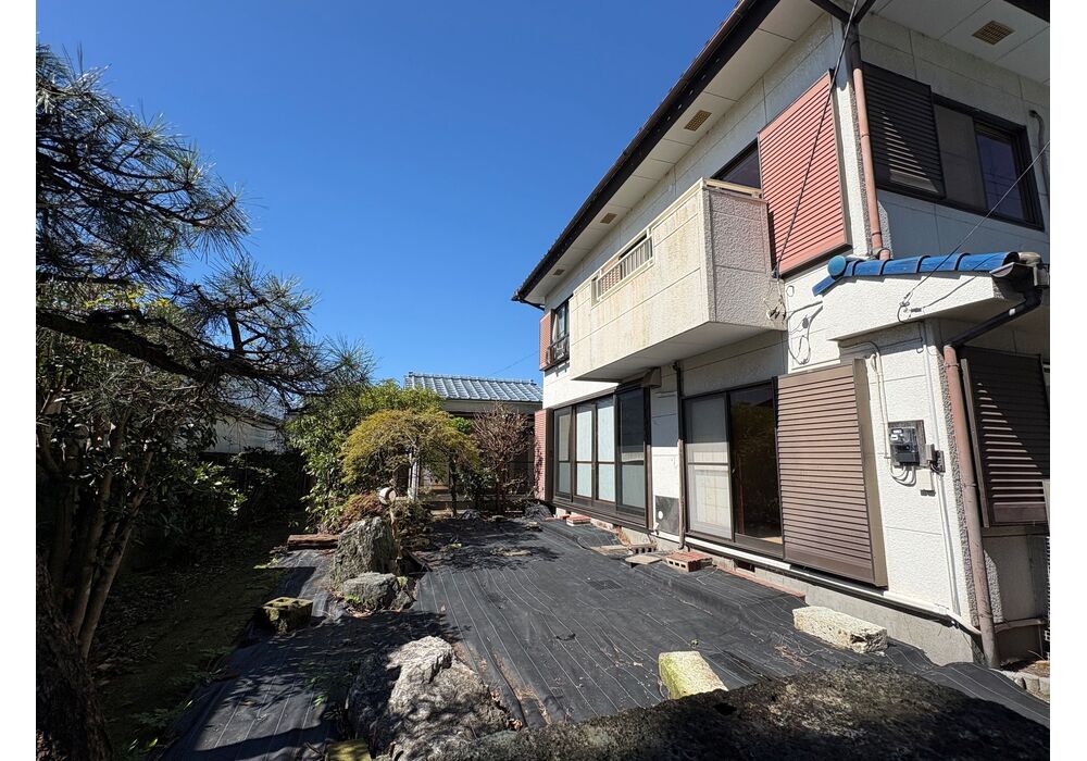 広いお庭と建物